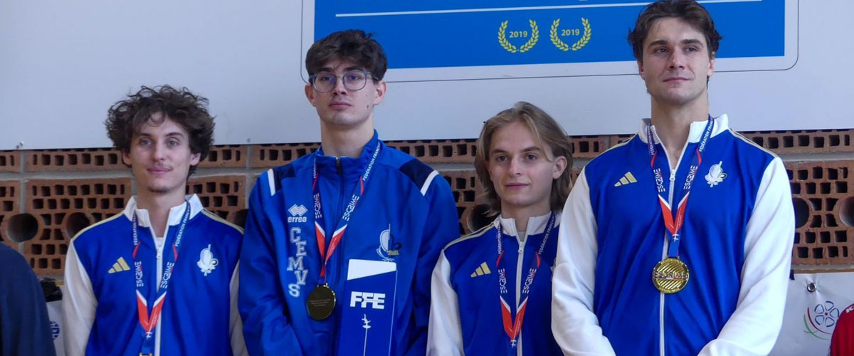 Equipe masculine du Cercle d'escrime Melun Val de Seine (CEMVS) sur le podium