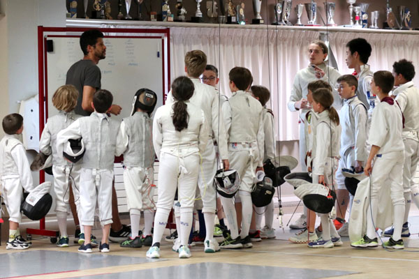Enfants de l'école d'escrime du Cercle d'escrime Melun Val de Seine (CEMVS)