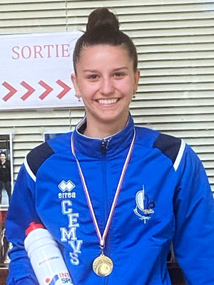 Emily Parra championne du Cercle d'Escrime Melun Val de Seine (CEMVS)