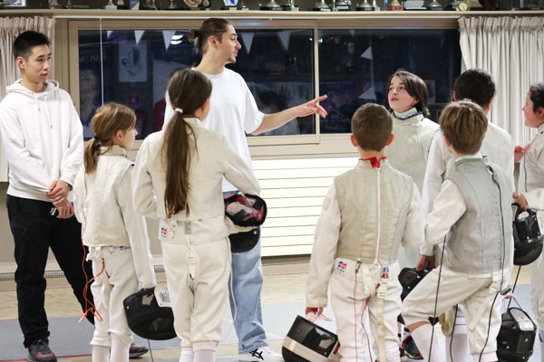 Enfants de l'école d'escrime du Cercle d'escrime Melun Val de Seine (CEMVS)