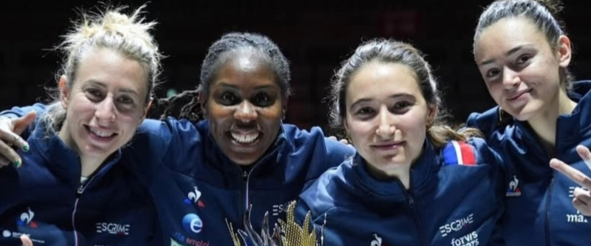 Pauline Ranvier du Cercle d'escrime Melun Val de Seine (CEMVS) et son équipe