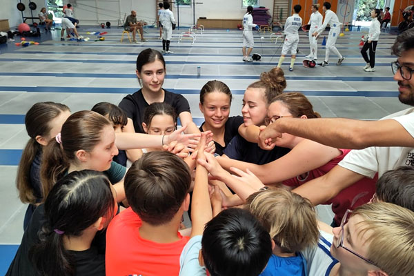 jeunes lors d'un stage du Cercle d'Escrime Melun Val de Seine (CEMVS)