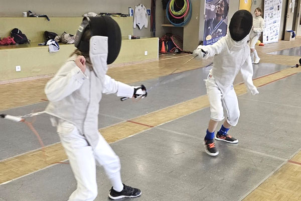 jeunes lors d'un stage du Cercle d'Escrime Melun Val de Seine (CEMVS)