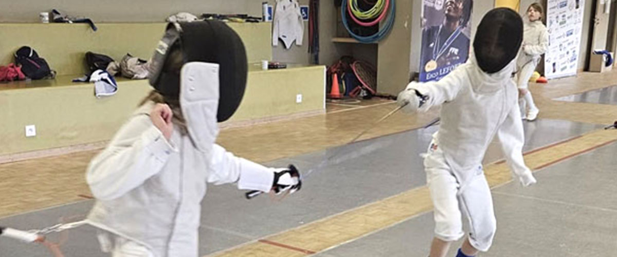 jeunes lors d'un stage du Cercle d'Escrime Melun Val de Seine (CEMVS)