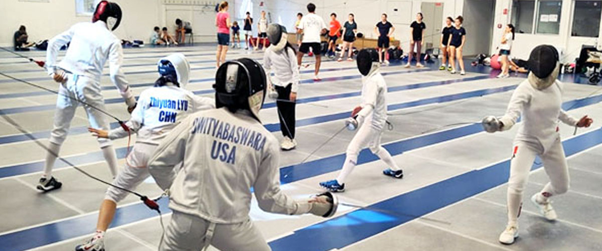 jeunes lors d'un stage du Cercle d'Escrime Melun Val de Seine (CEMVS)